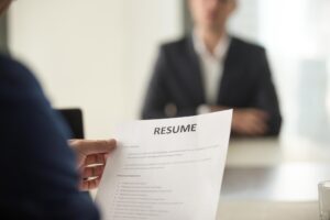 إدارة الأعمال الصغيرة: تحديات التوظيف واستراتيجيات النجاح