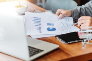 https://www.freepik.com/premium-photo/cropped-hand-businessman-working-graph_130206020.htm#from_element=cross_selling__photo