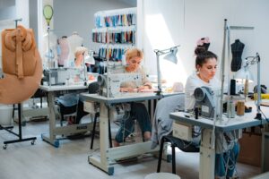 Sewing workshop: steps of establishment and basic tools